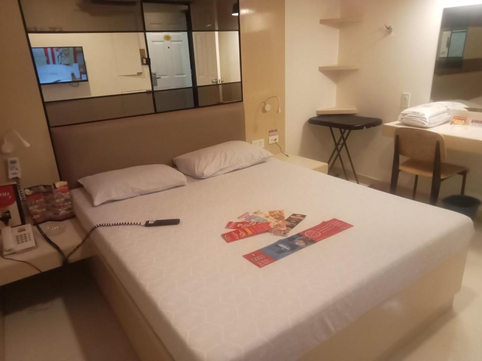 Hotel Sogo Pasay Wood Street Exteriér fotografie