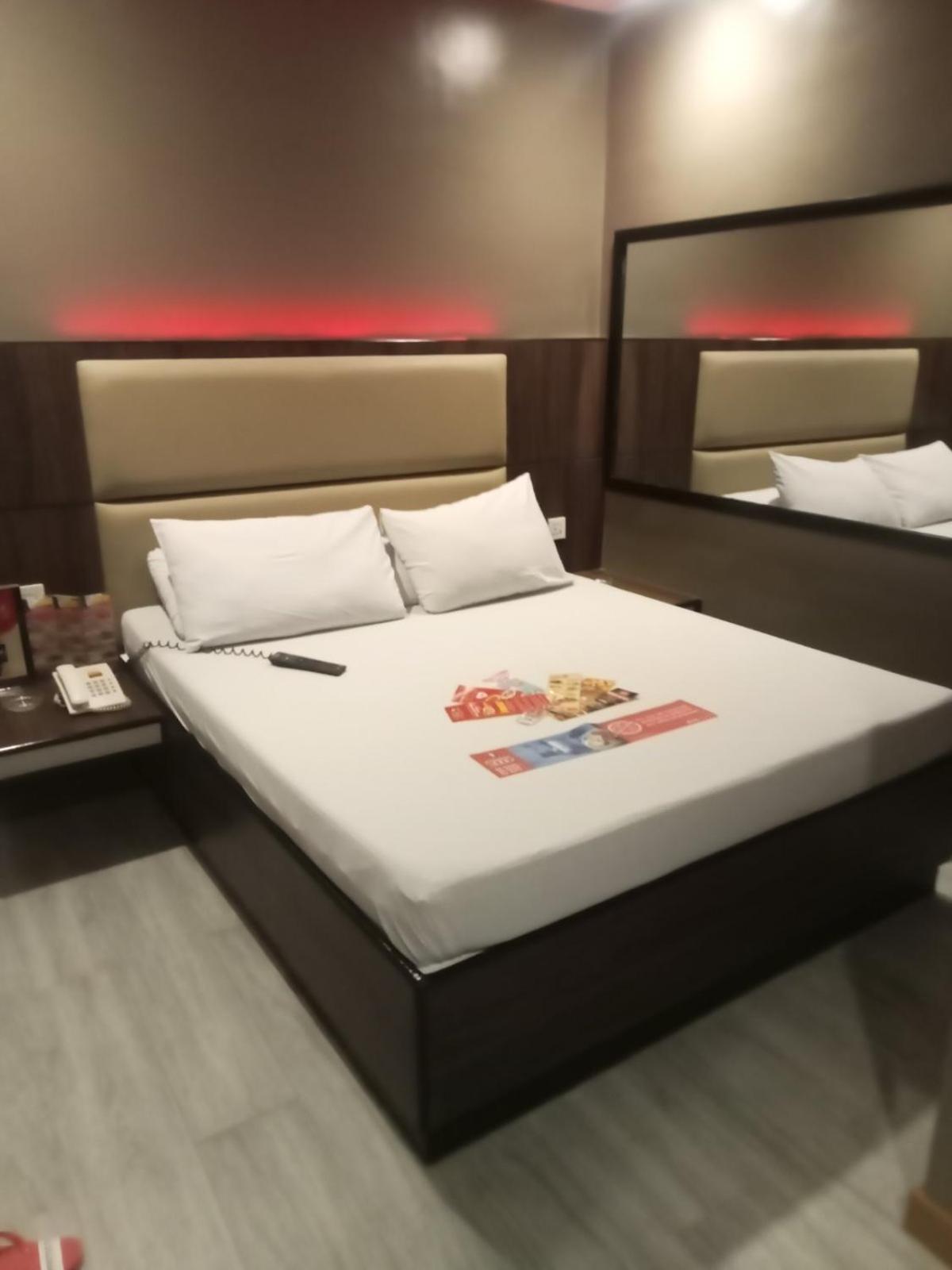 Hotel Sogo Pasay Wood Street Exteriér fotografie