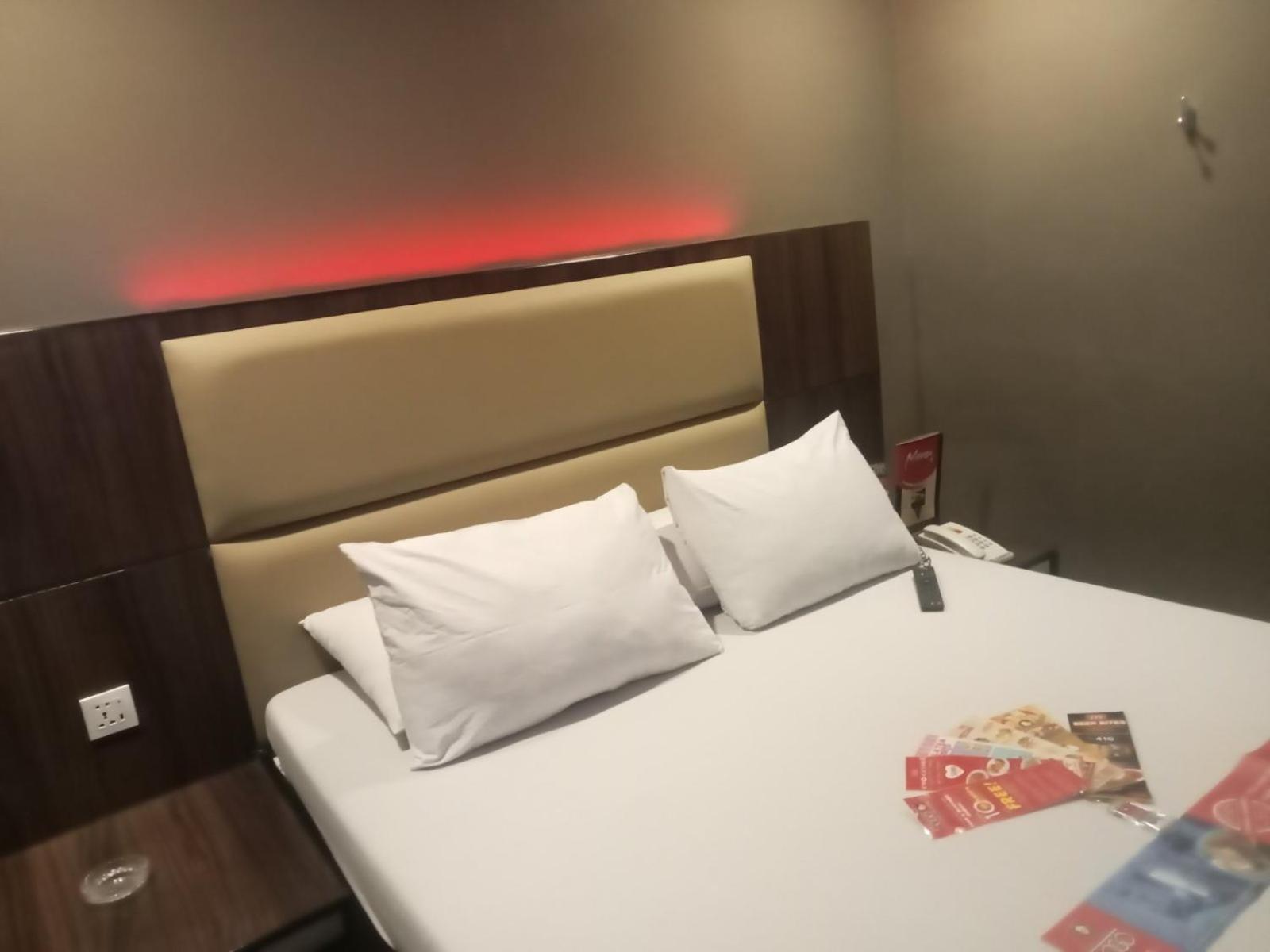 Hotel Sogo Pasay Wood Street Exteriér fotografie