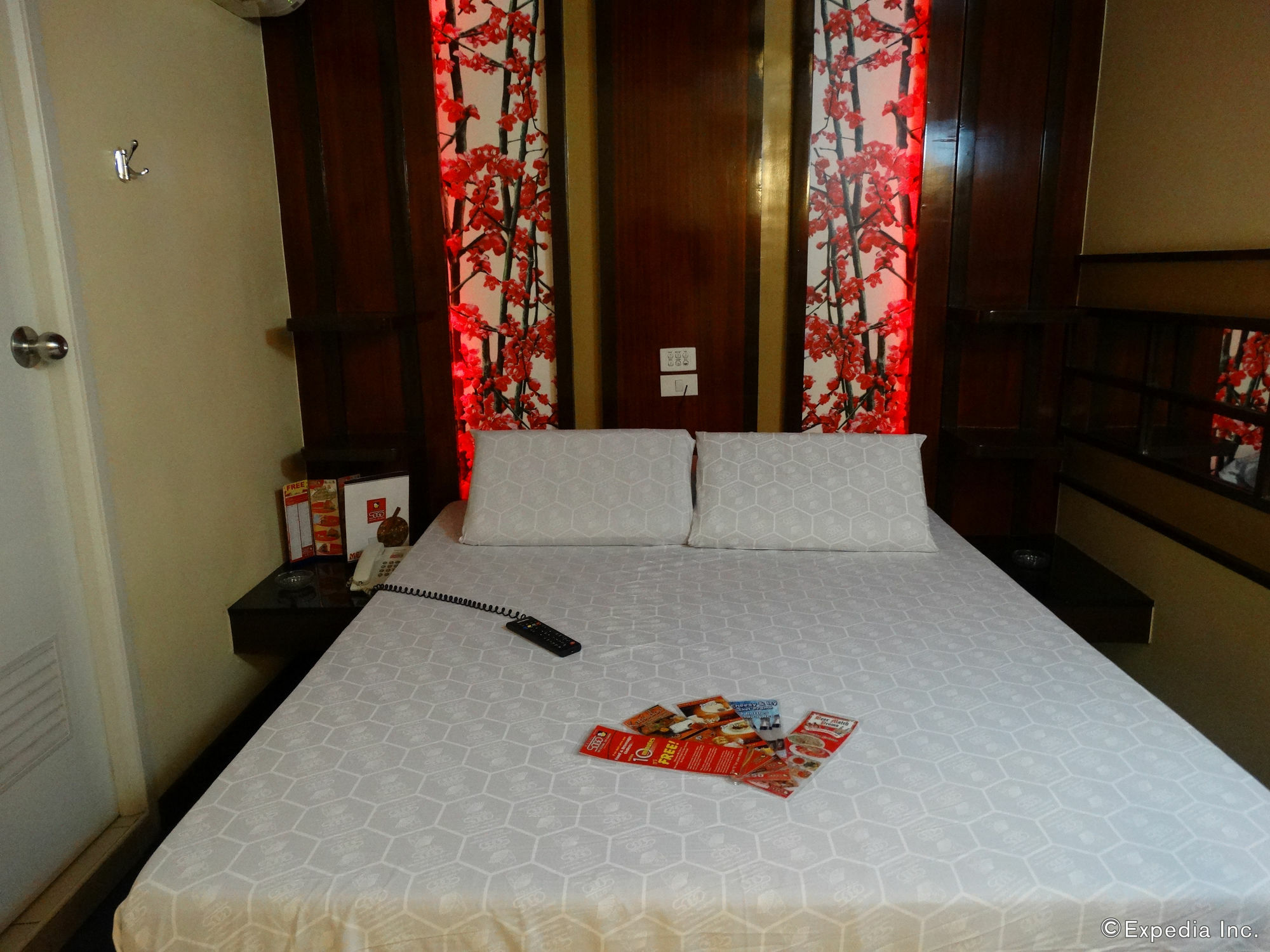 Hotel Sogo Pasay Wood Street Exteriér fotografie