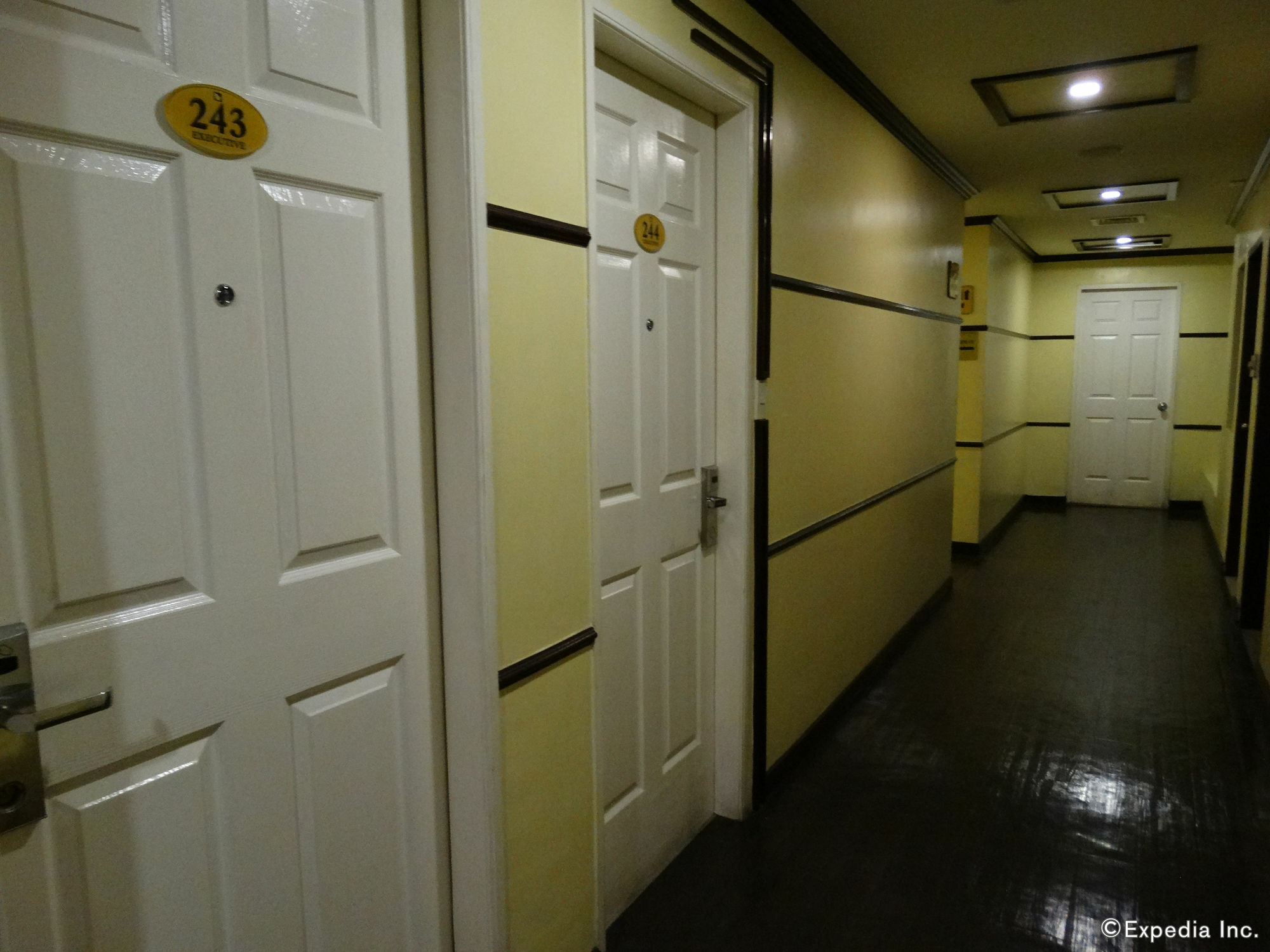 Hotel Sogo Pasay Wood Street Exteriér fotografie