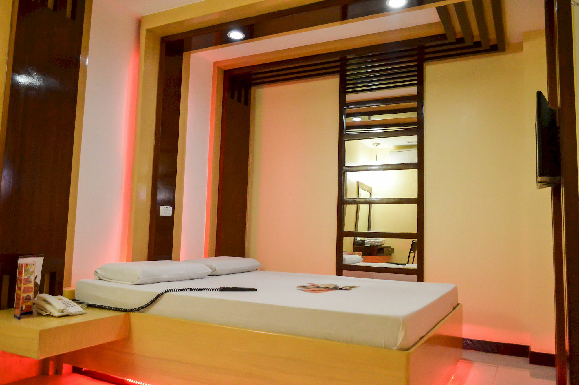 Hotel Sogo Pasay Wood Street Exteriér fotografie