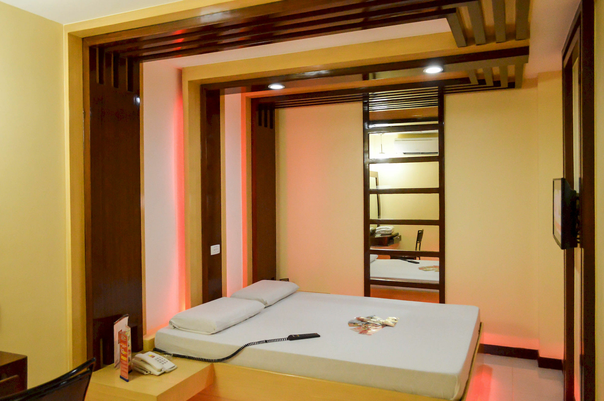 Hotel Sogo Pasay Wood Street Exteriér fotografie