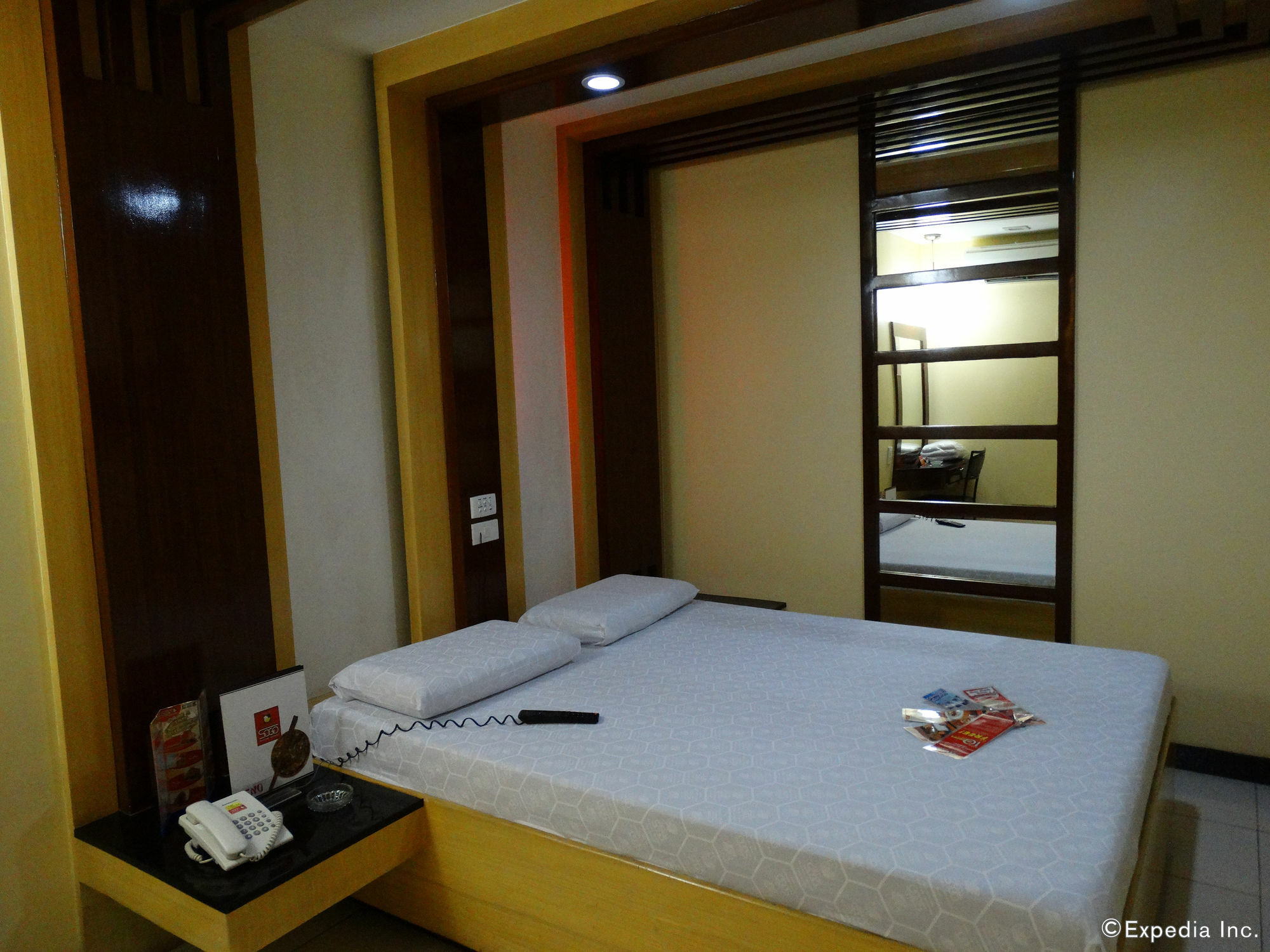 Hotel Sogo Pasay Wood Street Exteriér fotografie