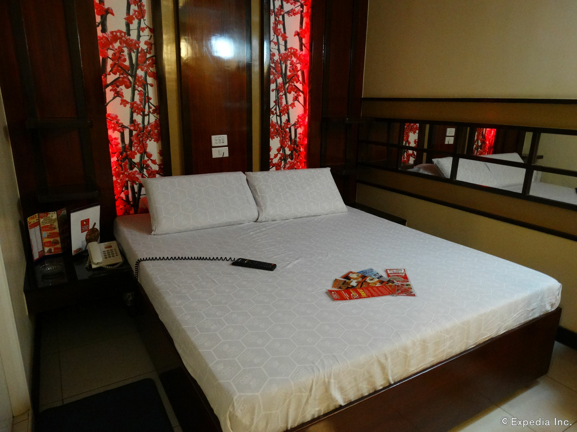 Hotel Sogo Pasay Wood Street Exteriér fotografie